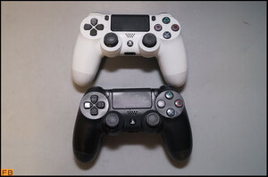 税込◆SONY◆ワイヤレスコントローラー 2台 DUALSHOCK4 CUH-ZCT2J ホワイト・ブラック 通電確認済 ソニー -M1-8476