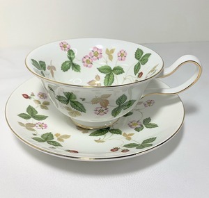 美品！WEDGWOOD ウェッジウッド ワイルドストロベリー カップ＆ソーサー1客 黒壺