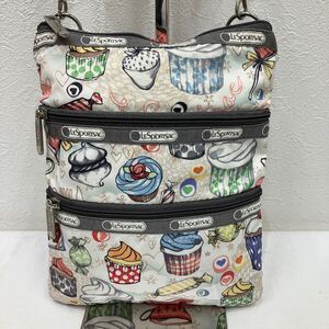 □48−2698 LeSportsac レスポートサック レディース ショルダーバッグ 斜めがけバッグ 小さめ ミニ スイーツ柄 お菓子柄 花柄 カジュアル