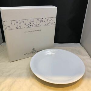 ロイヤルコペンハーゲン ROYAL COPENHAGEN ホワイトパルメッテ 皿 大皿 プレート 26cm 洋食器 未使用品 箱付き