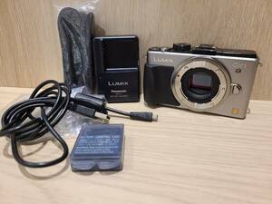 【YOI0725.3-2OM】1円～ 通電〇 Panasonic パナソニック LUMIX DMC-GX1 シルバー ボディ ミラーレス 一眼カメラ バッテリー等付属有 現状品