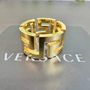 4291-02★VERSACE 刻印あり★VERSACE／ヴェルサーチ／リング／11号程度／ゴールド／メデューサリング／グレカ／指輪★