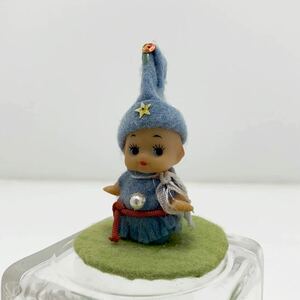 珍品 キューピー人形 高さ8cm ★気品感じる雰囲気・衣装★レトロ