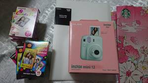 フジフィルム　チェキ（instax mini 12インスタックスミニ12）＋instax miniフィルム　10枚×６パック＋８枚＋アルバム新品