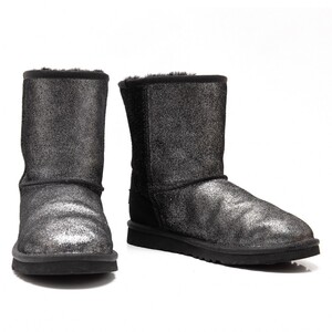 アグUGG グリッタームートンブーツ 黒シルバー23