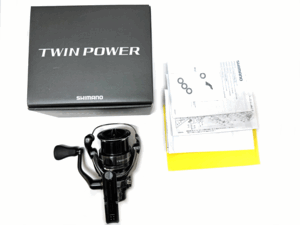 ★超美品★ シマノ 24ツインパワー 2500S SHIMANO 24 TWINPOWER スピニングリール JAPAN 日本製 検 SHG C3000 エギング メバリングに