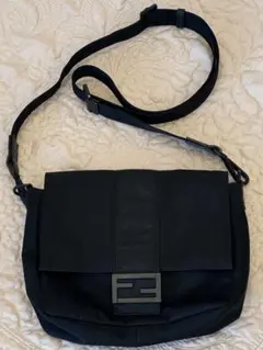 FENDI バゲット メッセンジャーバッグ ミディアム