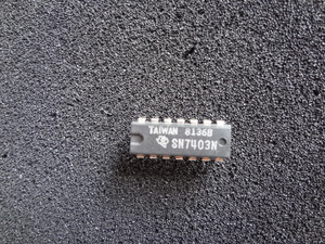 テキサス製　SN7403N(Quad 2-Input Positive NAND Gate with oPEN Collector Output) 1個