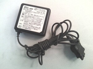 au　共通ACアダプタ02　0203PQA　国内/海外共用　充電器 携帯電話 ガラケー★ 動作品