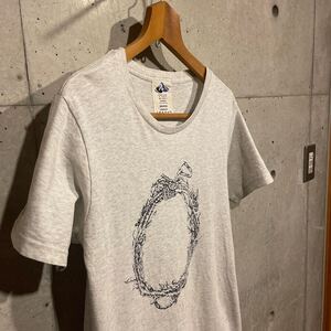 devadurga （デバドゥルガ）ROPE WREATH Tシャツ グレー L サイズ