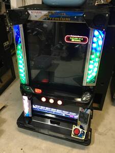 パチスロ 実機 コナミ フィーチャープレミアム アミューズ 家庭用電源 ドアキー付 スロット ゲーム画面にならない フューチャープレミアム