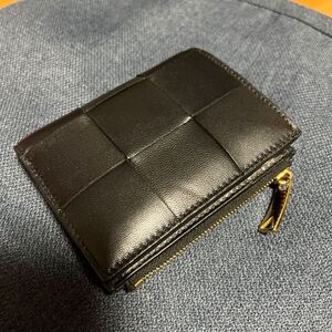 中古 BOTTEGA VENETA マキシイントレチャート カセットスモール 2つ折りウォレット ブラック ボッテガヴェネタ