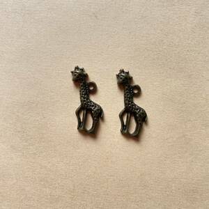 【10円チャーム】キリンのチャーム　2個　金古美　アンティークゴールド　23×10mm　現品