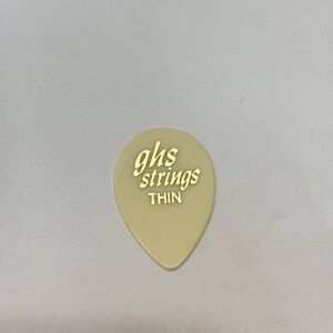 ① 未使用 ghs strings THIN アイボリー ゴールド文字 ギター ピック 小