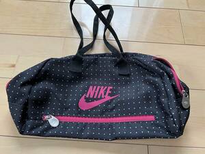 ナイキ(NIKE) スポーツバック　ブラック/ピンク (中古）