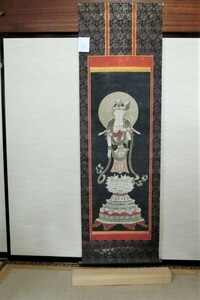 収集品！【掛軸　仏画　観音様　色彩画・74・軸　骨董古美術】◆美術　美人 古玩　仏像　木彫　唐金※手間賃・表具代！考慮・安いですね！