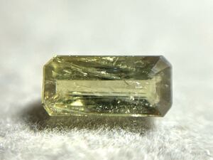 ★100円スタート★非加熱サファイア 氷結　1.18ct 8x3.8mm オクタゴンカット　イエローグリーン　宝石　マダガスカル