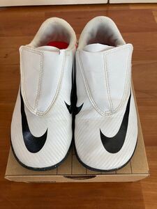 ナイキ NIKE スニーカー　トレシュ　サッカー　スパイク　19cm