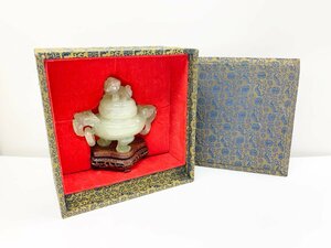 玉石 獅子 しし 香炉 彫刻 台座付き 中国 骨董品 縁起物 ヒスイ 翡翠 インテリア 三足 置物 オブジェ