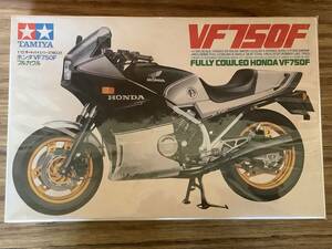 当時物　小鹿物　タミヤ 1/12　ホンダ　VFR750F フルカウル　プラモデル　長期保管　未組み立て品　