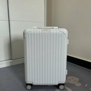 【RIMOWA】リモワ ”ESSENTIAL” Cabin (36L) スーツケース キャリーケース 機内持ち込み可能 21インチ 白