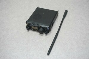 [SK][G4464280] YAESU ヤエス FT-817 HF/VHF/UHF ALL MODE トランシーバー アンテナ付き