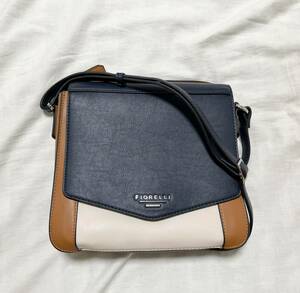 新品 　FIORELLI フィオレッリ　ショルダーバッグ 　斜め掛けバッグ 定価12000円