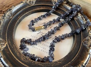 上品 アイオライト さざれ石 ネックレス ショート 暗め 濃いめ 天然石 ビーズ iolite necklace gemstone pendant F1