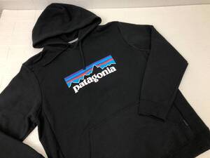 101）Patagonia パタゴニア P-6 ロゴ パーカー ユニセックス（メンズＬ レディースXL） ブラック 裏起毛