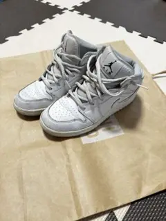 NIKEエアジョーダン1MID