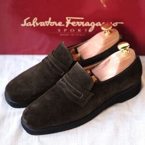 SarvadoreFerragamoスエードコインローファーFREEWAY55C