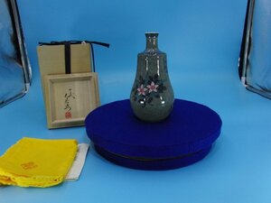 特選品　YA-76　十三代 今泉今右衛門 色絵薄墨草花文徳利　酒器　陶芸　陶器　やきもの　人間国宝　共箱 共布