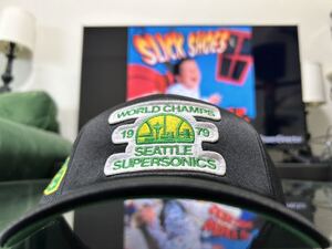 ミッチェルネスNBA SuperSonics ビンテージロゴ　メッシュキャップ　ケンプ