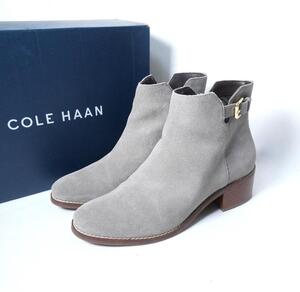 美品 COLE HAAN コールハーン サイズ8B 約25㎝ スエード サイドジップ ベルト ラウンドトゥ チャンキーヒール ショートブーツ 灰 グレー