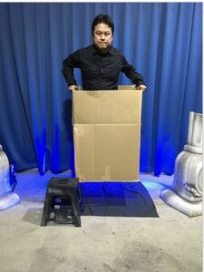 コスパ最強 イリュージョン SELF FLING BOX アシスタントを使わず自ら空中浮遊 一人で演じることのできる激安イリュージョンです。