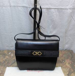 Salvatore Ferragamo GANCINI LOGO LEATHER SHOULDER BAG MADE IN ITALY/サルヴァトーレフェラガモガンチーニロゴレザーショルダーバッグ