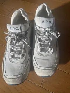 アーペーセー APC スニーカー ホワイト