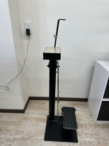 ＤＡＮＧＵＭＡＮ FOOTプレス機　足踏み式ハンドプレス台　お手持ちのハンドプレス機で！レザークラフト　工業用　実働品 ① ※引取り希望 