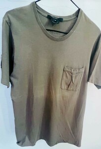 gucci Tシャツ　古着（断捨離）カーキ色系　首後ろのロゴ　半袖