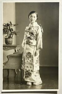 古写真 秋田美人 女性 美人女性 芸者 芸妓 美人 婦人 花嫁 令嬢 着物 日本髪 戦前 白黒 写真 秋田県 横手市 塚橋写真館 