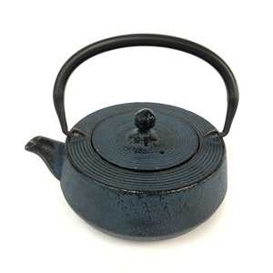 【ITN6Y73RC6LY】鉄瓶 南部鉄器 平丸 急須 茶道具 茶器 茶こし付き 金属子芸 レトロ 青系