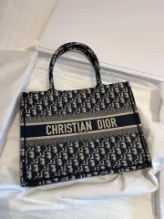 【雷市場（ポンジャン）商品韓国直送】 Dior(ディオール) ブックトート ミディアム