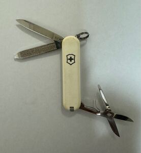 スイス アーミーナイフ ヴィクトリノックス クラシックSD ホワイト VICTORINOX マルチツール 中古