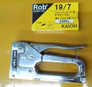 中古 ハンドタッカー ホッチキス タッカー ステープル 針 予備付き パーツセンター　9039　木材　断熱材　ポスター　送料430　管理2614