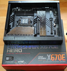 ASUS ROG CROSSHAIR X670E HERO (AMD AM5 X670 DDR5対応)