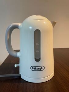 中古 DeLonghi 電気ケトル TRUE JKP240J 0.75L ホワイト 空だき防止機能付き デロンギ 