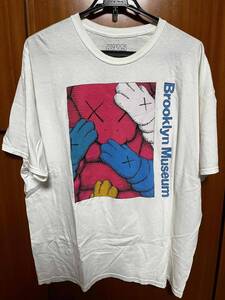 KAWS Brooklyn museum 記念 Tシャツ 2XL カウズ ブルックリン ミュージアム