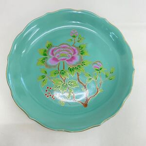 T21 陶磁器 青磁 中皿 飾り皿 金彩 金縁花枠 牡石楠花 色絵 プレート 花 陶印 直径 22cm