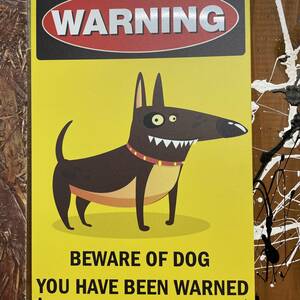 新品 壁掛けプレート 猛犬注意 犬に注意 警告版 防犯対策 危険 侵入 強盗 番犬 狂犬 犯罪 泥棒 金属パネル 壁飾り インテリア ブリキ看板