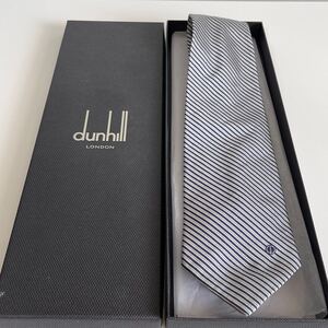 ダンヒル（Dunhill）シルバーネイビー線ストライプDロゴネクタイ